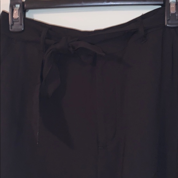 H&M Divided loose black fabric shorts - Picture 2 of 8